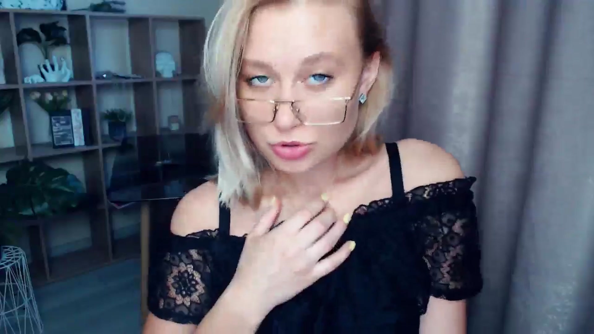 Gallery image thumbnail from Kukla_kolduna's myfreecams stream on, 08/01/2025, 18:22 image 10 of 20
