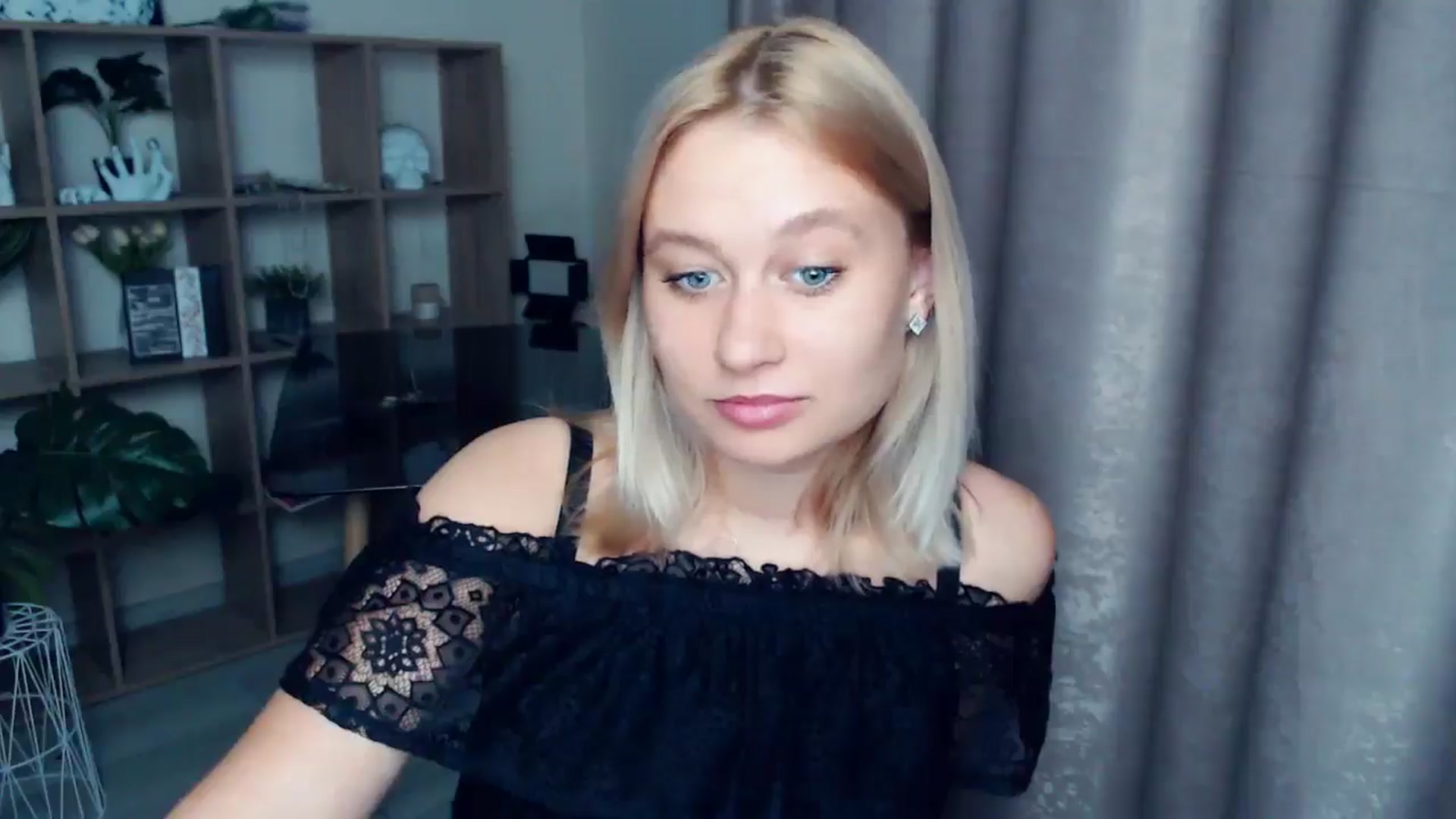 Gallery image thumbnail from Kukla_kolduna's myfreecams stream on, 08/01/2025, 18:22 image 16 of 20