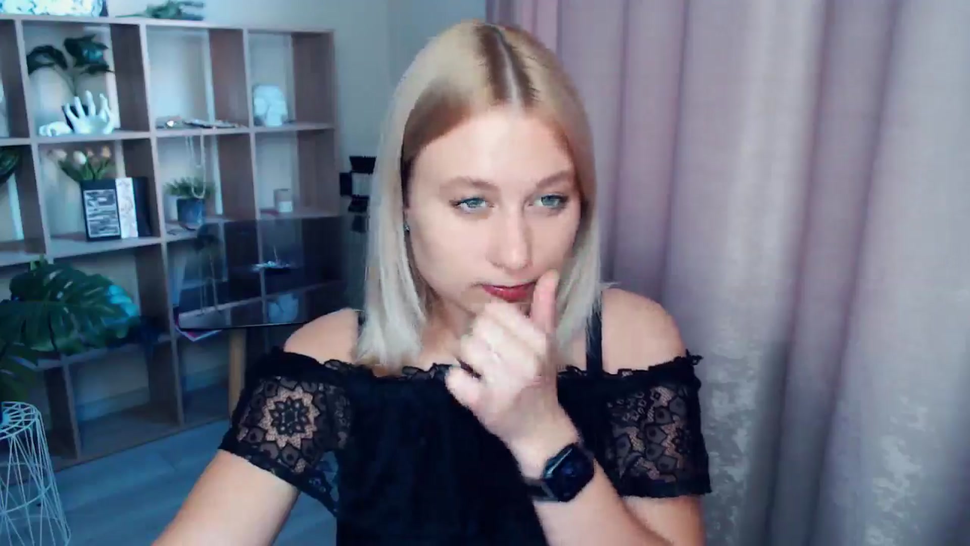 Gallery image thumbnail from Kukla_kolduna's myfreecams stream on, 08/01/2025, 18:22 image 2 of 20
