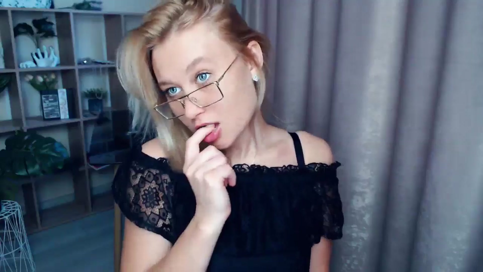 Gallery image thumbnail from Kukla_kolduna's myfreecams stream on, 08/01/2025, 18:22 image 9 of 20