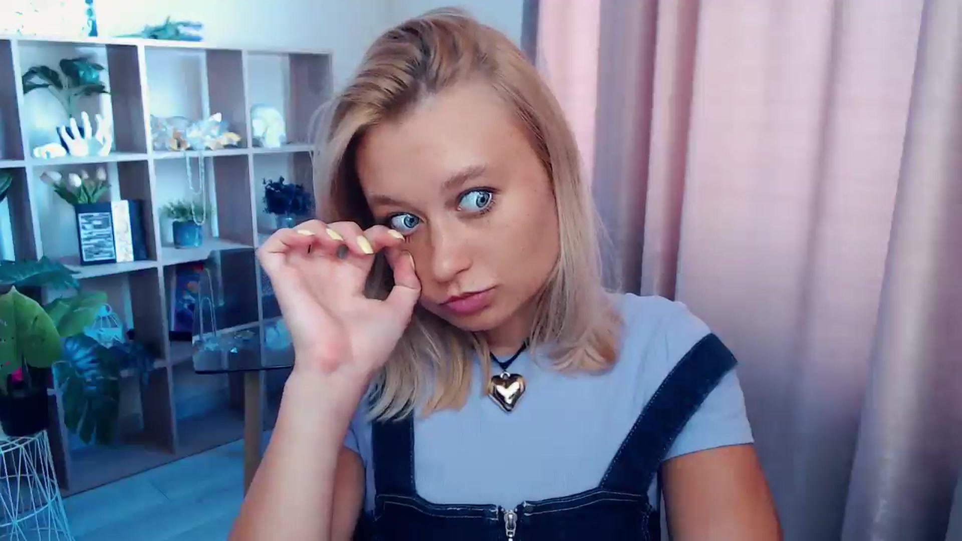 Gallery image thumbnail from Kukla_kolduna's myfreecams stream on, 08/16/2025, 09:50 image 15 of 20