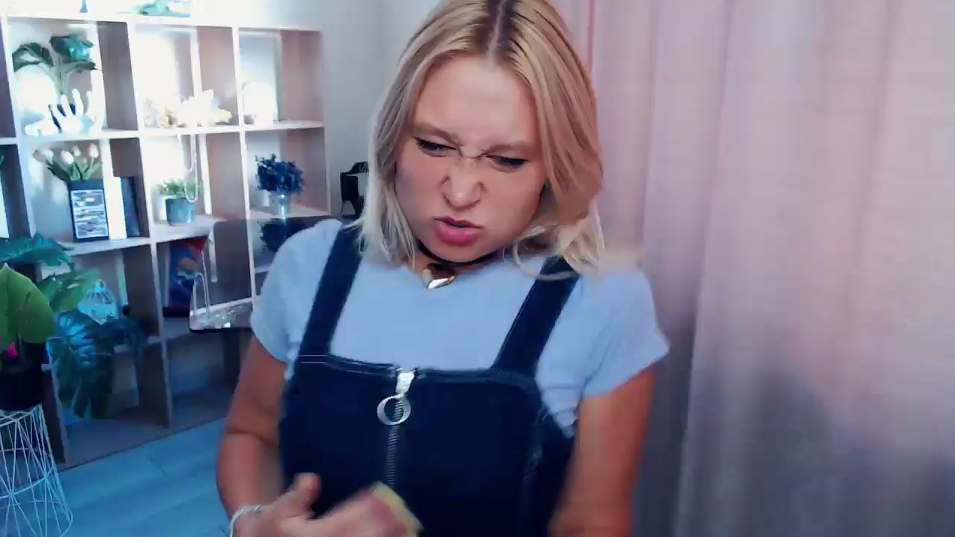 Gallery image thumbnail from Kukla_kolduna's myfreecams stream on, 08/16/2025, 15:30 image 13 of 20