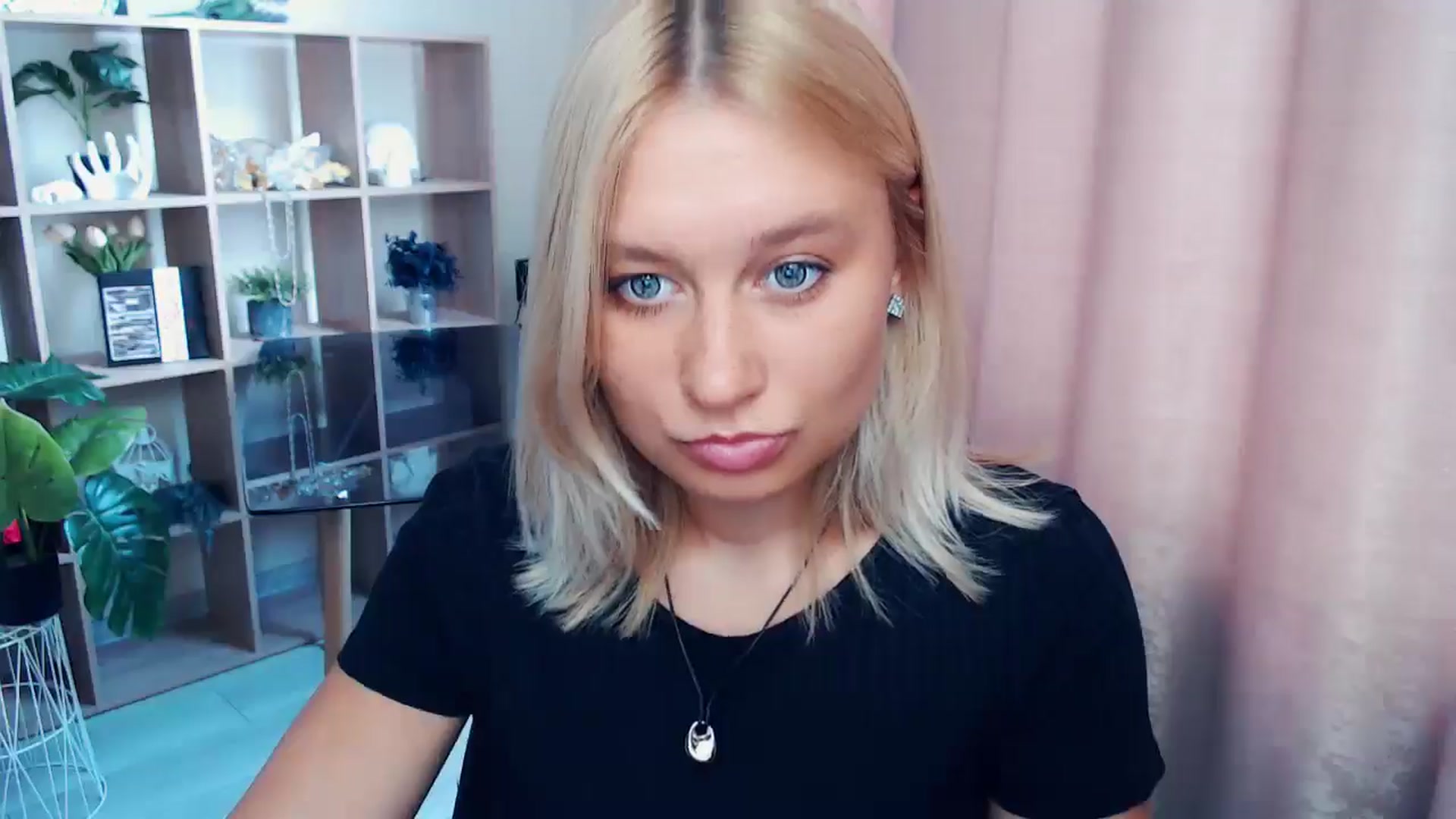 Gallery image thumbnail from Kukla_kolduna's myfreecams stream on, 08/17/2025, 08:12 image 4 of 20