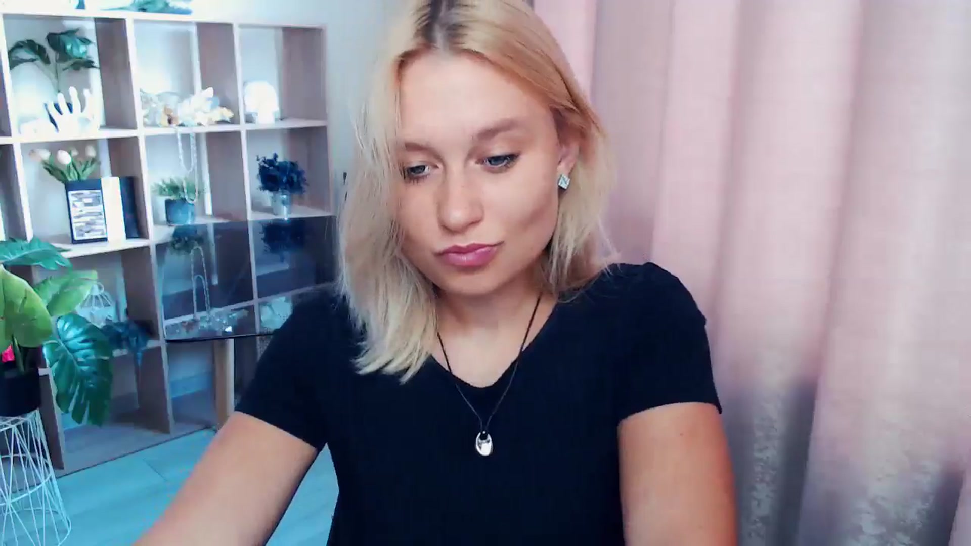Gallery image thumbnail from Kukla_kolduna's myfreecams stream on, 08/17/2025, 08:12 image 9 of 20