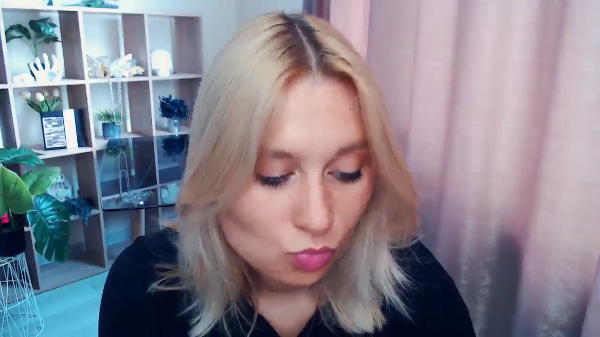 Gallery image thumbnail from Kukla_kolduna's myfreecams stream on, 08/17/2025, 08:12 image 17 of 20