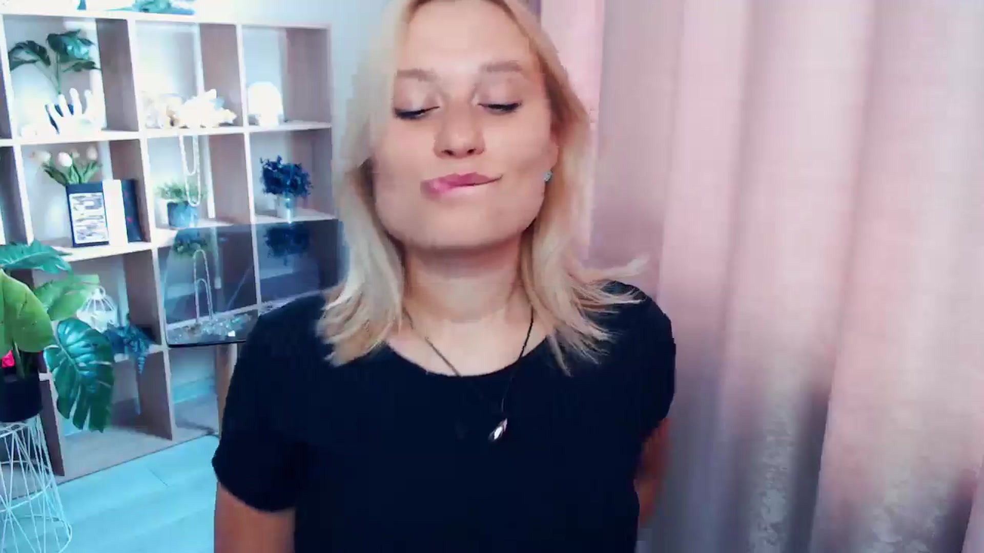 Gallery image thumbnail from Kukla_kolduna's myfreecams stream on, 08/17/2025, 08:12 image 10 of 20