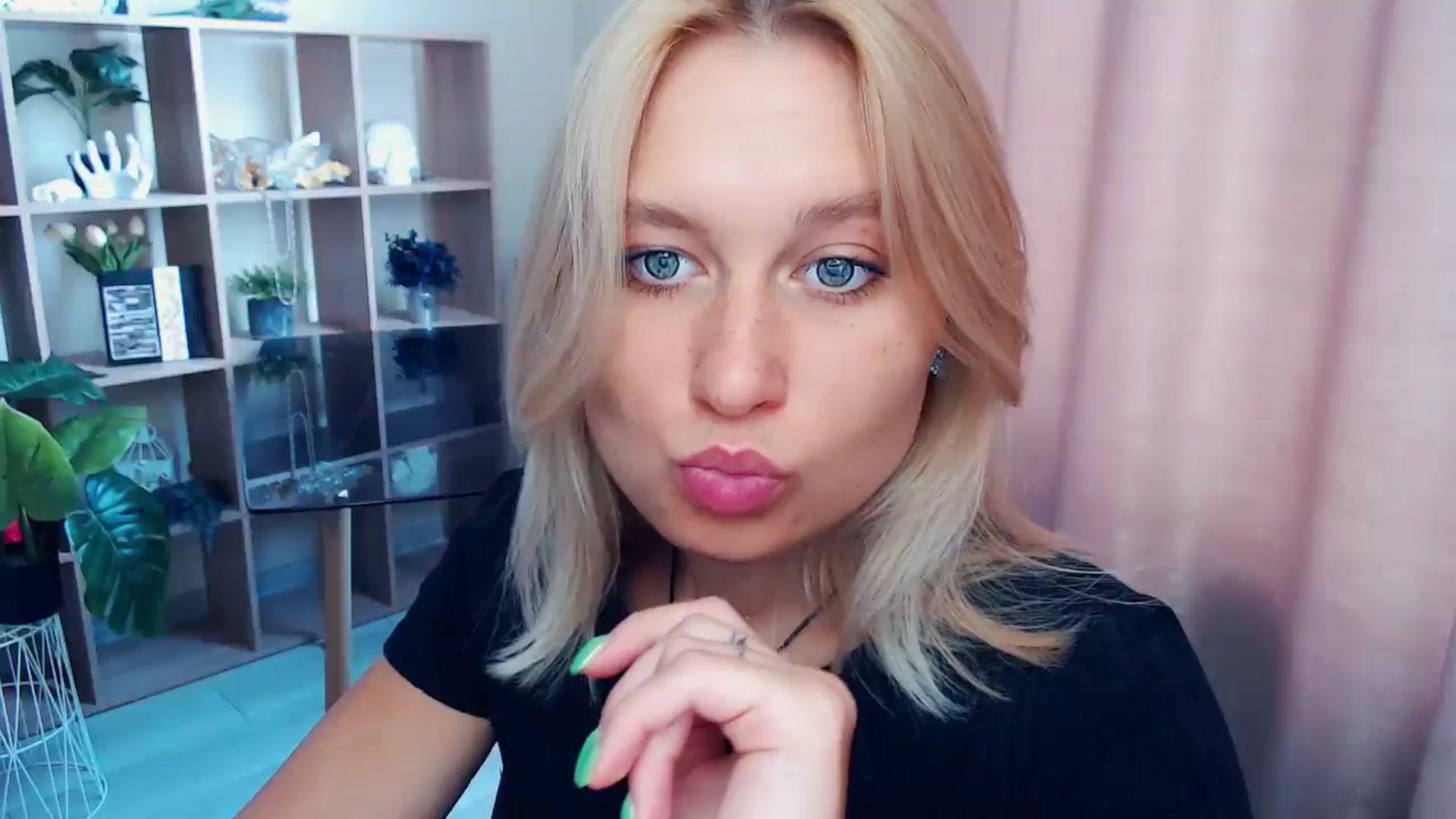 Gallery image thumbnail from Kukla_kolduna's myfreecams stream on, 08/17/2025, 08:12 image 15 of 20