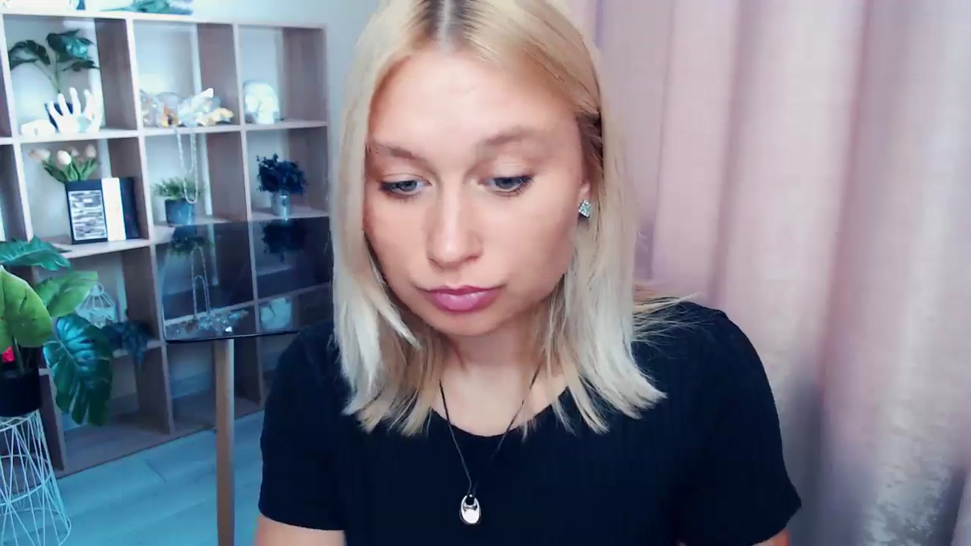 Gallery image thumbnail from Kukla_kolduna's myfreecams stream on, 08/17/2025, 08:12 image 6 of 20