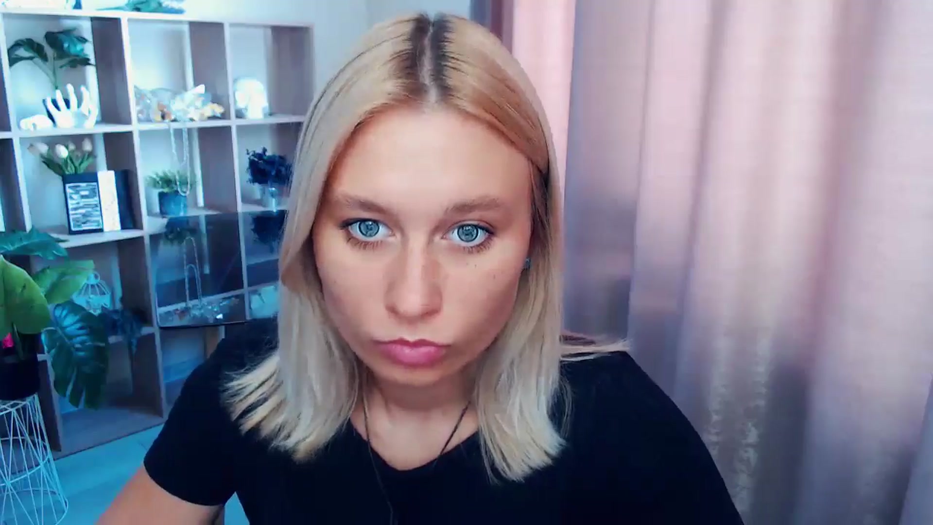 Gallery image thumbnail from Kukla_kolduna's myfreecams stream on, 08/17/2025, 08:48 image 16 of 20