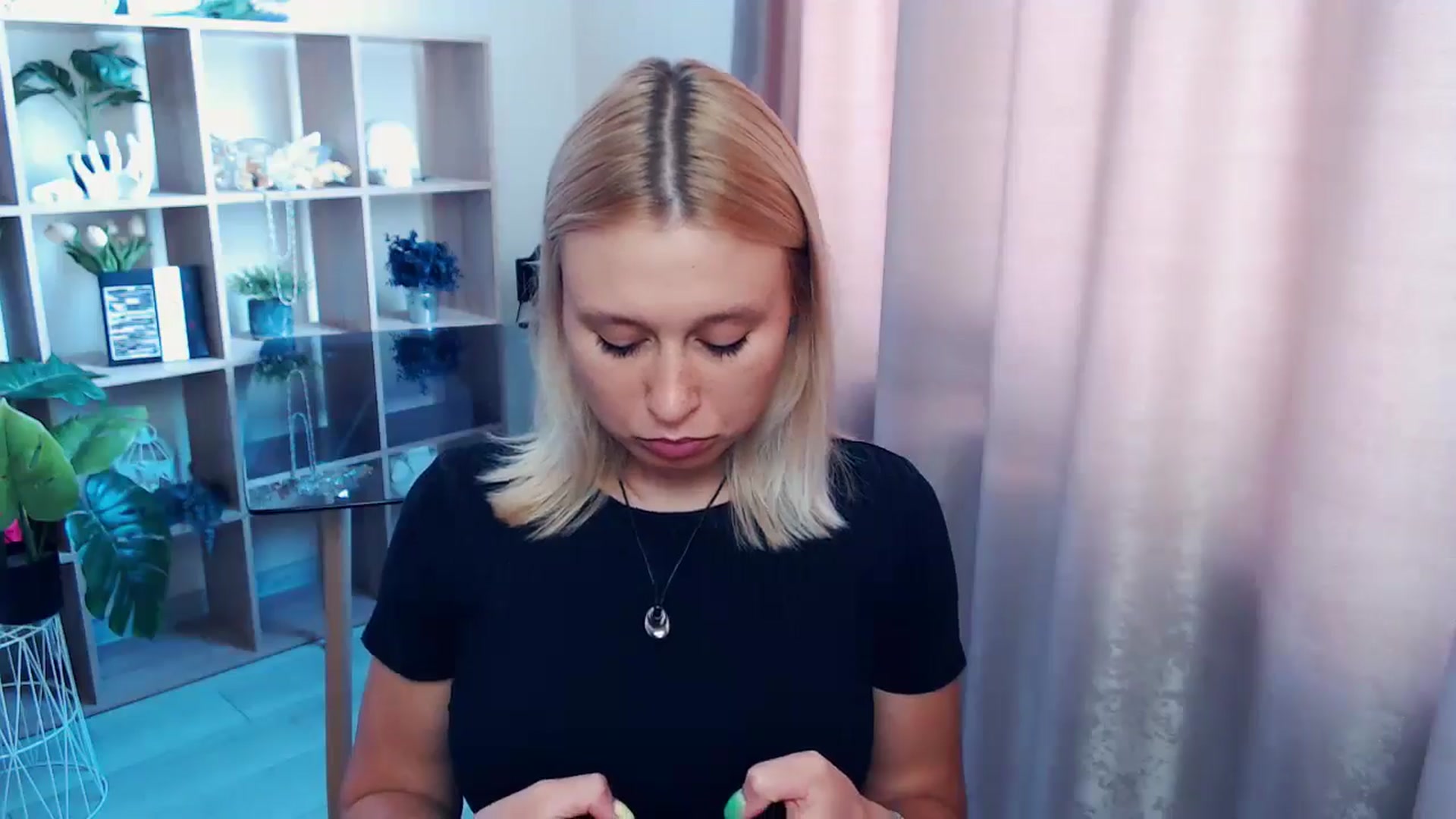 Gallery image thumbnail from Kukla_kolduna's myfreecams stream on, 08/17/2025, 08:48 image 15 of 20