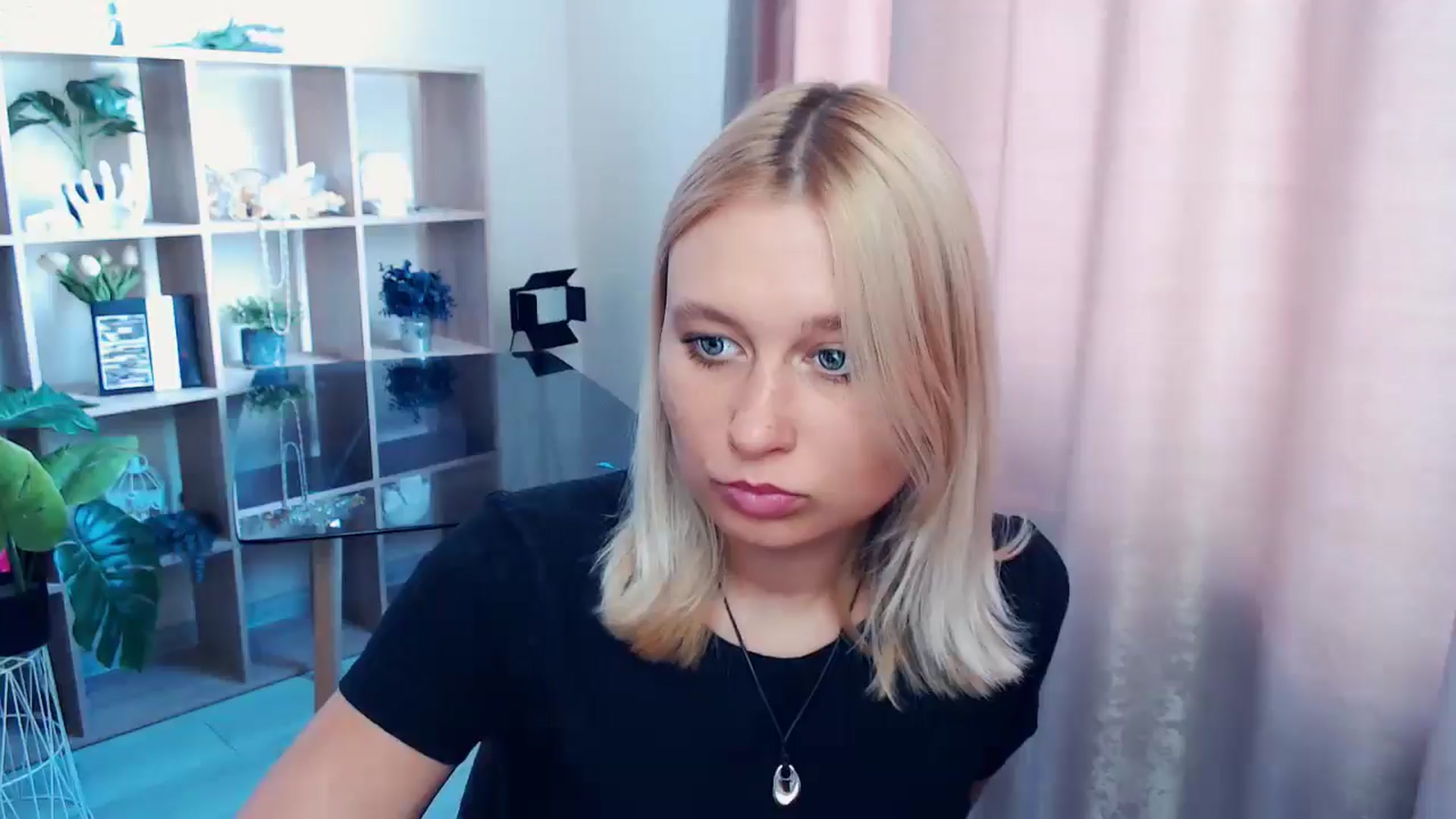 Gallery image thumbnail from Kukla_kolduna's myfreecams stream on, 08/17/2025, 10:33 image 1 of 20