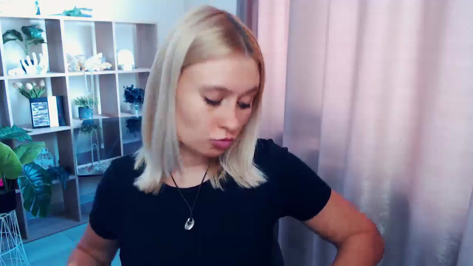 Gallery image thumbnail from Kukla_kolduna's myfreecams stream on, 08/17/2025, 10:33 image 2 of 20