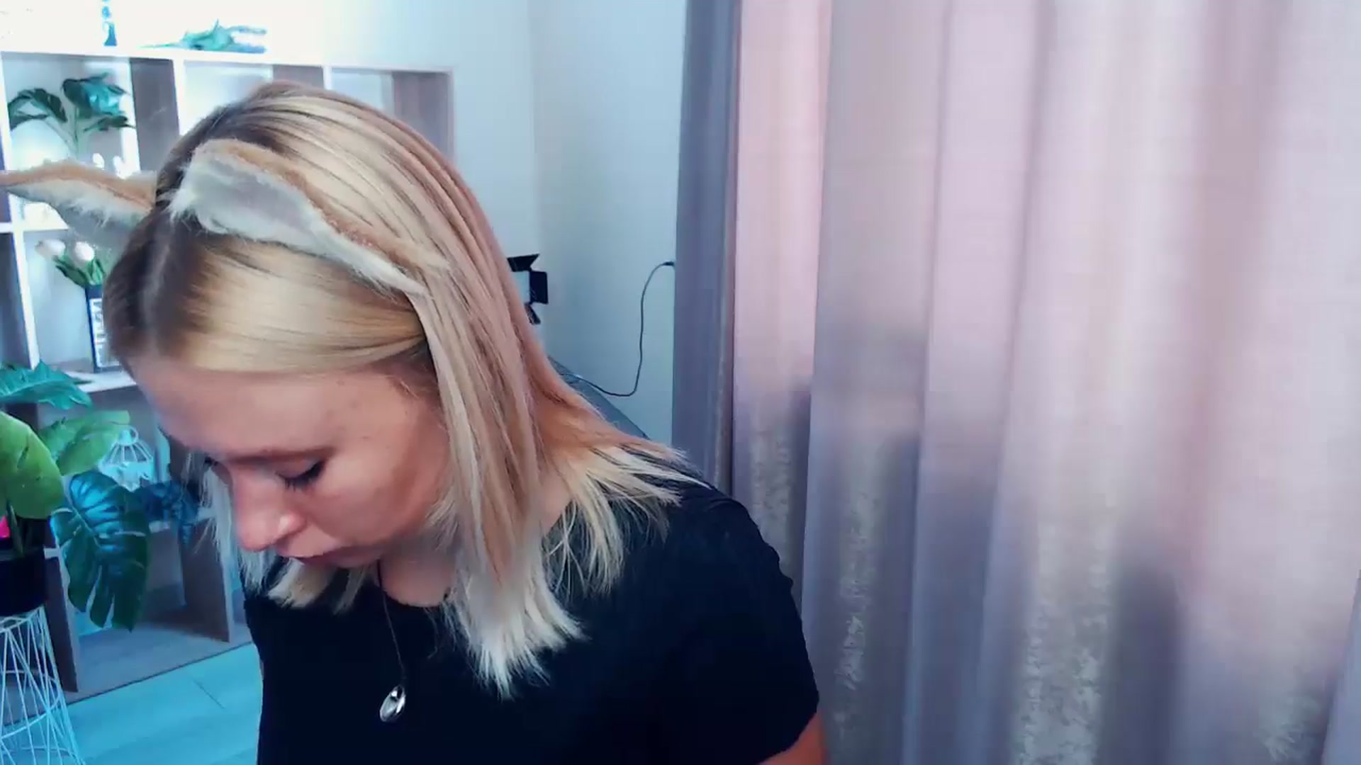 Gallery image thumbnail from Kukla_kolduna's myfreecams stream on, 08/17/2025, 10:33 image 14 of 20