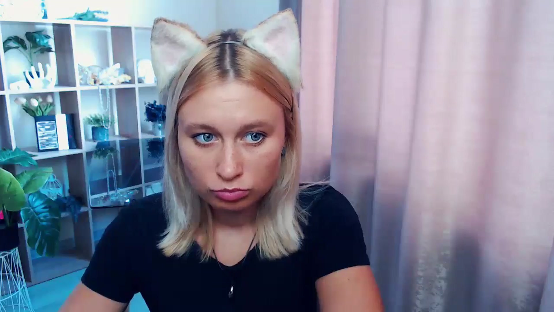 Gallery image thumbnail from Kukla_kolduna's myfreecams stream on, 08/17/2025, 10:33 image 16 of 20