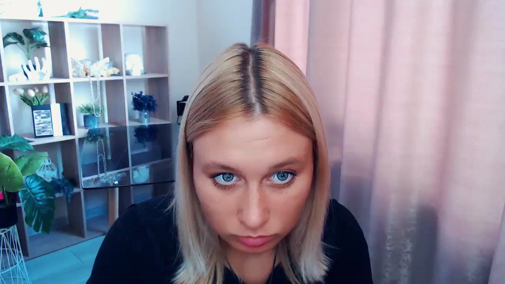 Gallery image thumbnail from Kukla_kolduna's myfreecams stream on, 08/17/2025, 10:33 image 6 of 20