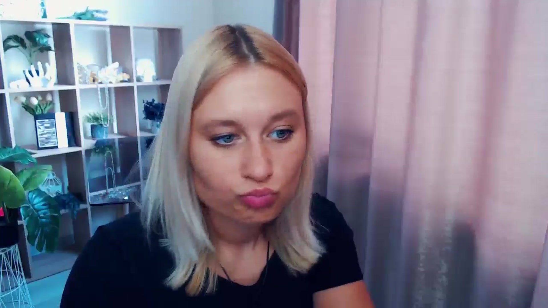 Gallery image thumbnail from Kukla_kolduna's myfreecams stream on, 08/17/2025, 10:33 image 12 of 20