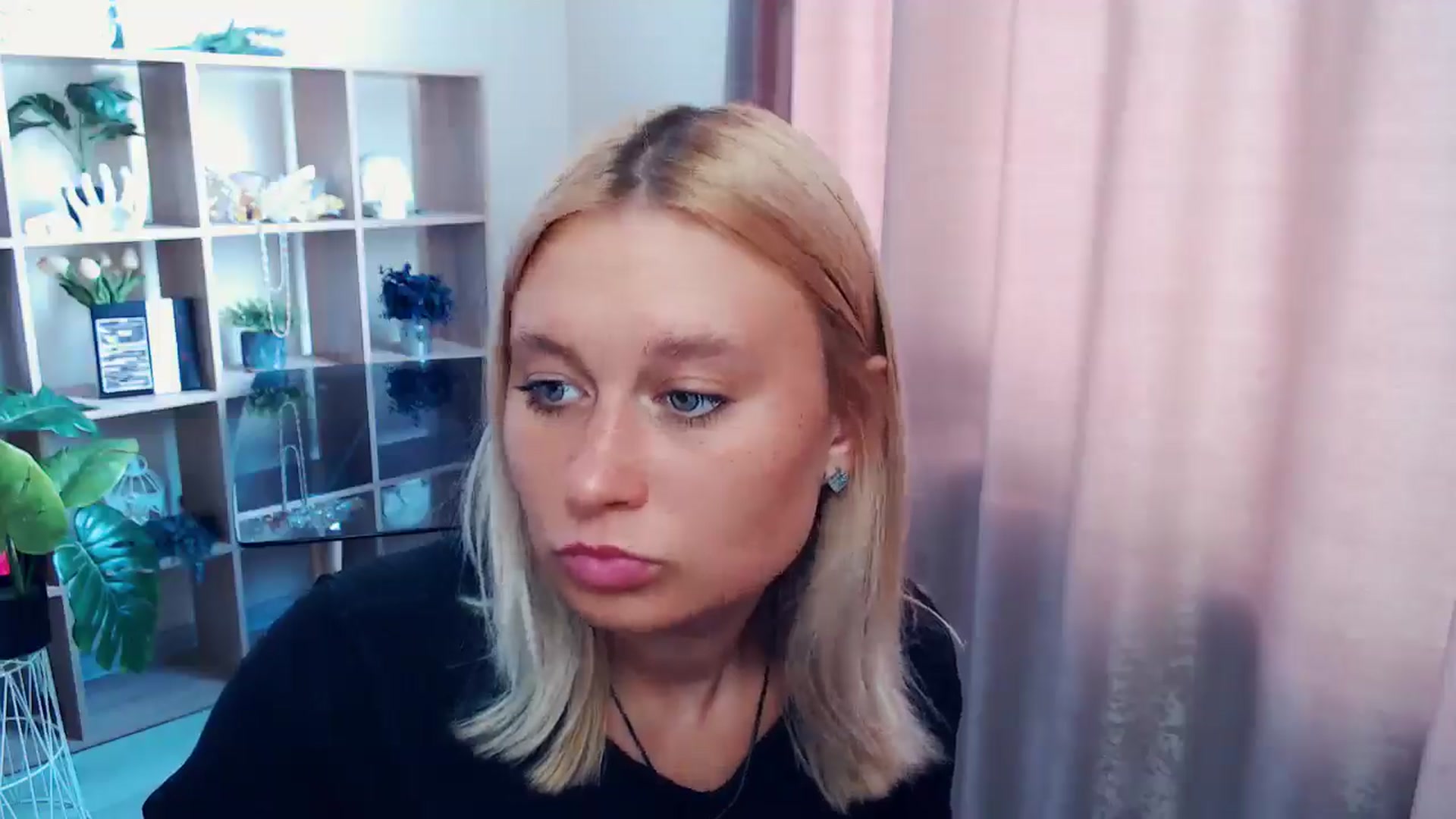 Gallery image thumbnail from Kukla_kolduna's myfreecams stream on, 08/17/2025, 10:33 image 9 of 20