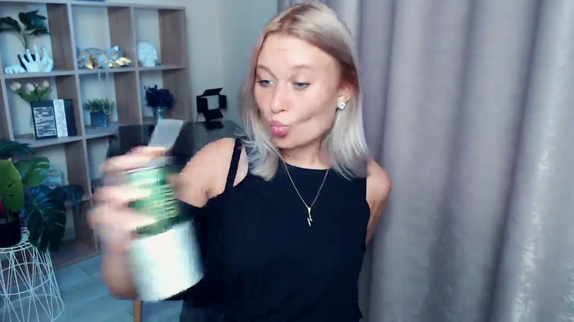 Gallery image thumbnail from Kukla_kolduna's myfreecams stream on, 08/21/2025, 17:12 image 15 of 20