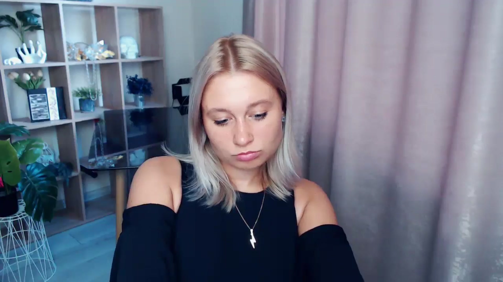 Gallery image thumbnail from Kukla_kolduna's myfreecams stream on, 08/21/2025, 17:12 image 6 of 20