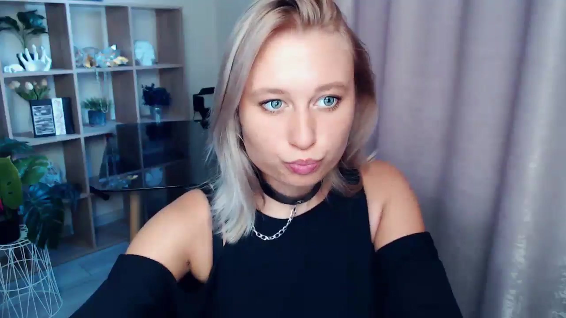 Gallery image thumbnail from Kukla_kolduna's myfreecams stream on, 08/21/2025, 17:12 image 9 of 20