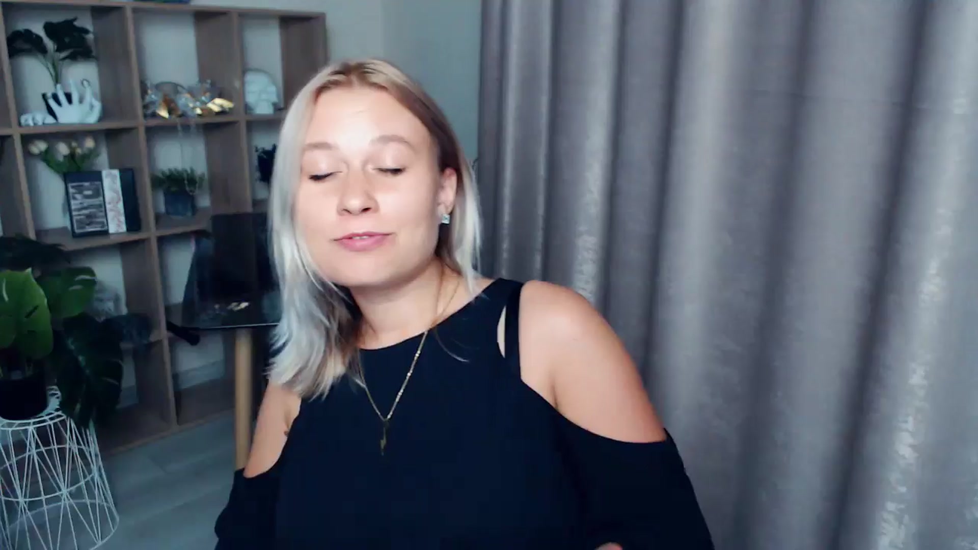 Gallery image thumbnail from Kukla_kolduna's myfreecams stream on, 08/21/2025, 18:02 image 17 of 20