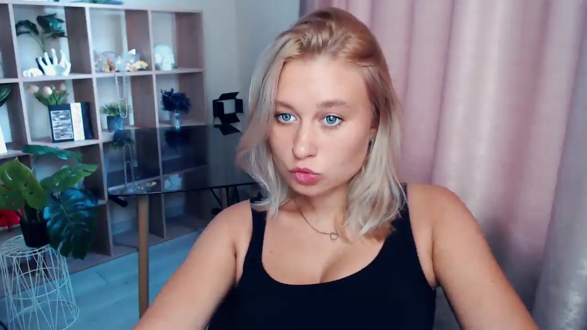 Gallery image thumbnail from Kukla_kolduna's myfreecams stream on, 08/23/2025, 15:47 image 16 of 20