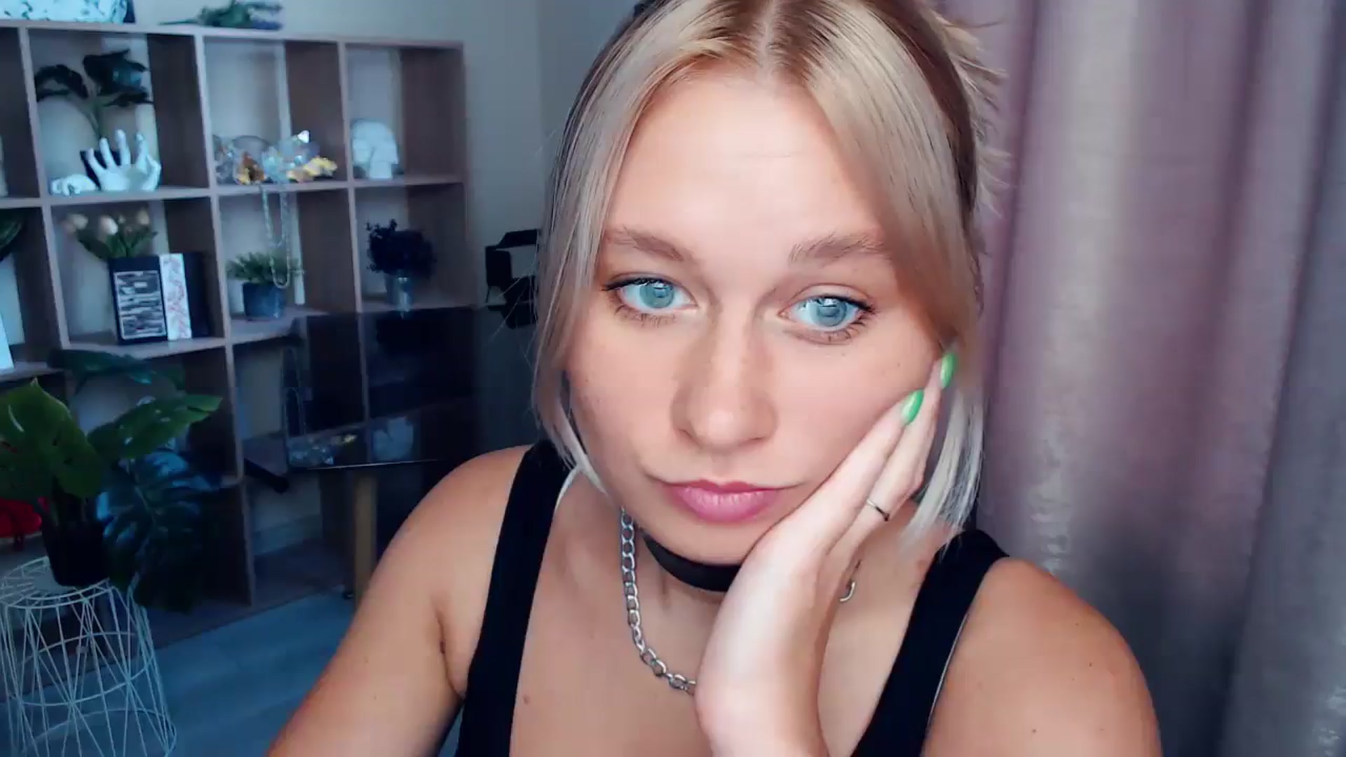 Gallery image thumbnail from Kukla_kolduna's myfreecams stream on, 08/23/2025, 16:16 image 12 of 20
