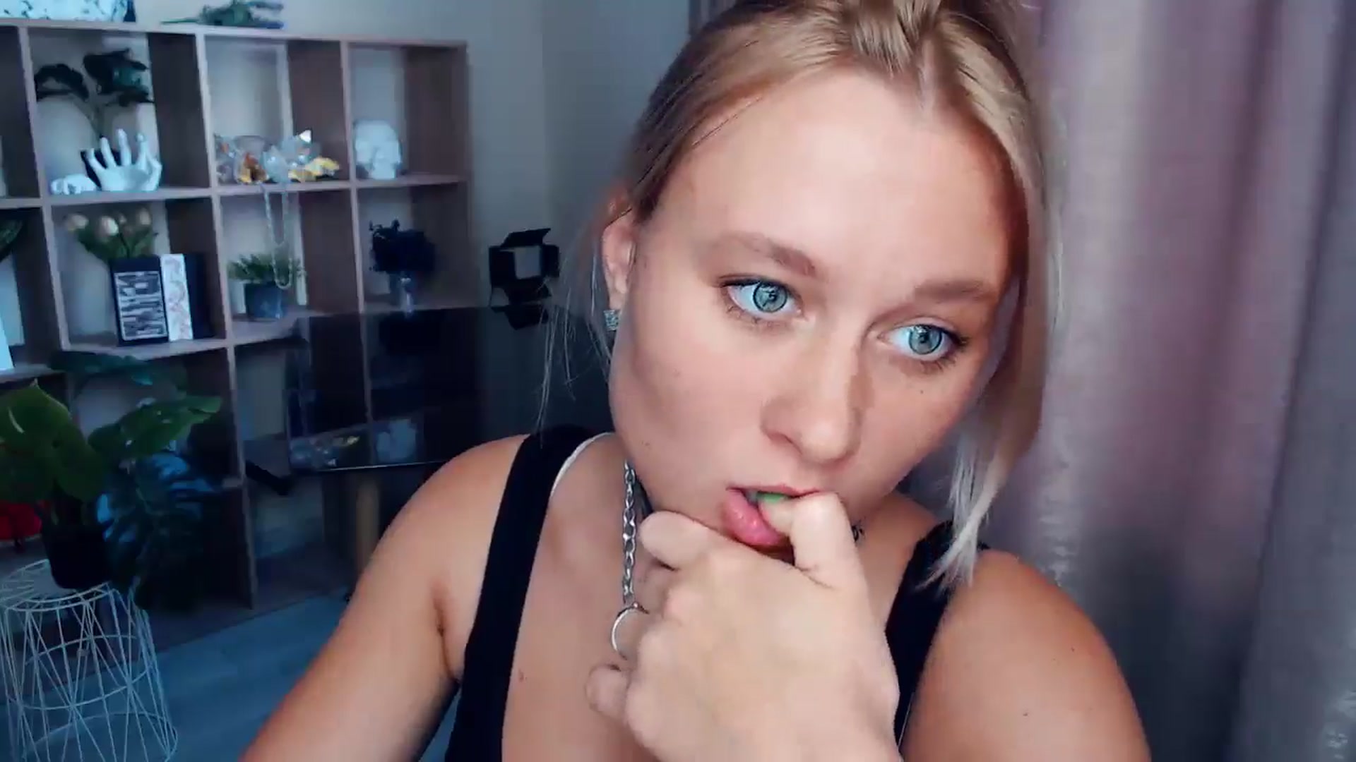 Gallery image thumbnail from Kukla_kolduna's myfreecams stream on, 08/23/2025, 16:16 image 16 of 20