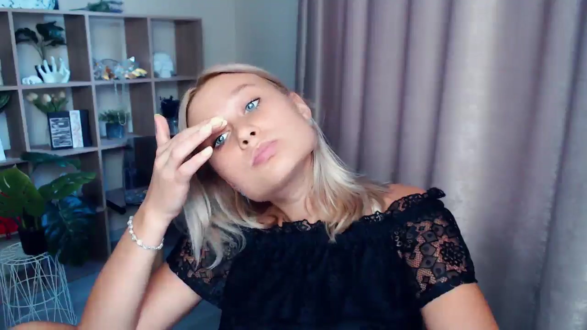 Gallery image thumbnail from Kukla_kolduna's myfreecams stream on, 08/23/2025, 16:30 image 13 of 20