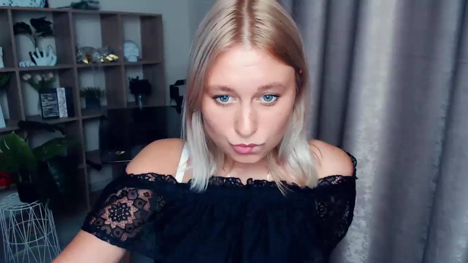 Gallery image thumbnail from Kukla_kolduna's myfreecams stream on, 08/23/2025, 18:05 image 10 of 20