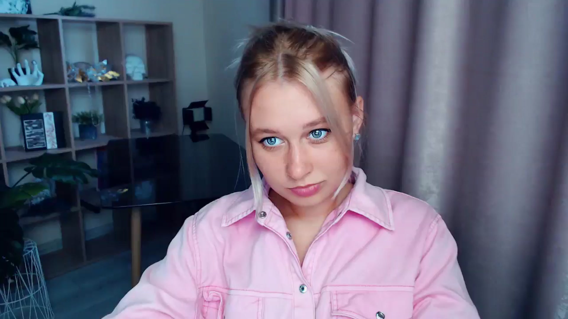 Gallery image thumbnail from Kukla_kolduna's myfreecams stream on, 08/24/2025, 15:36 image 12 of 20