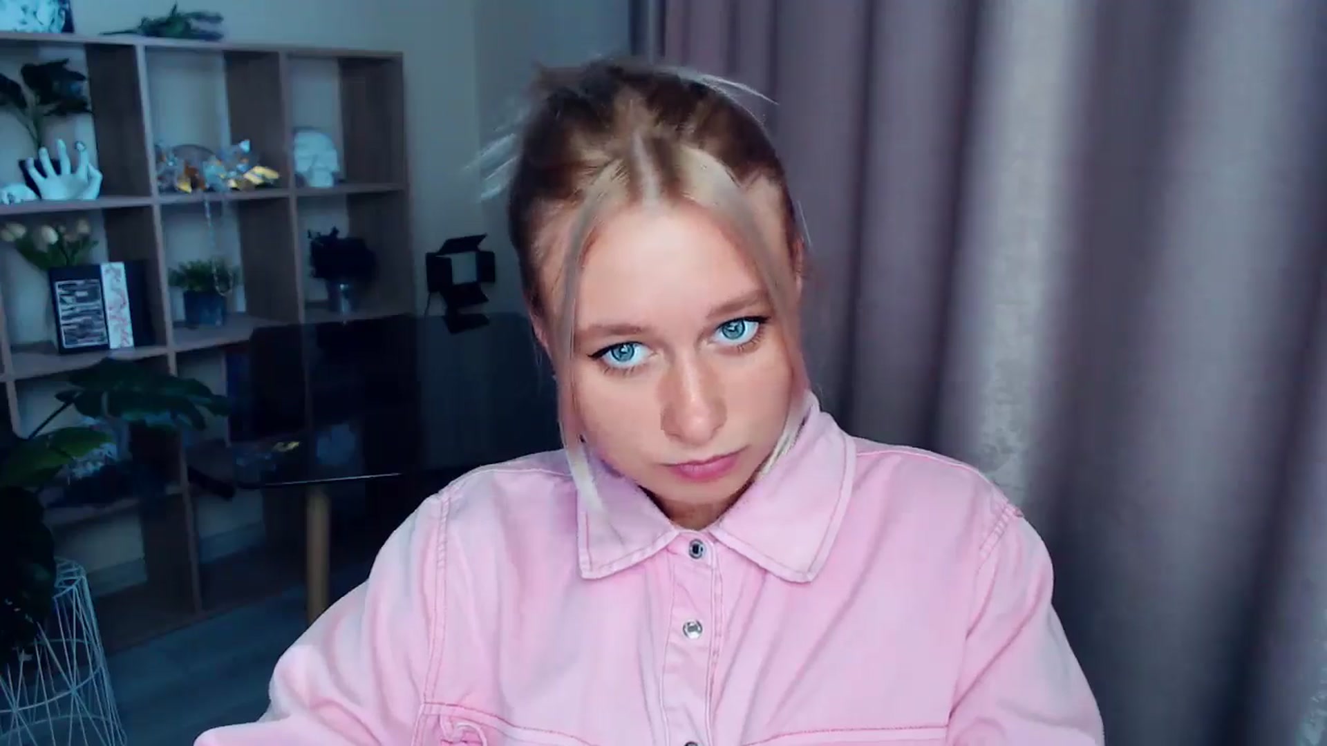 Gallery image thumbnail from Kukla_kolduna's myfreecams stream on, 08/24/2025, 15:36 image 10 of 20