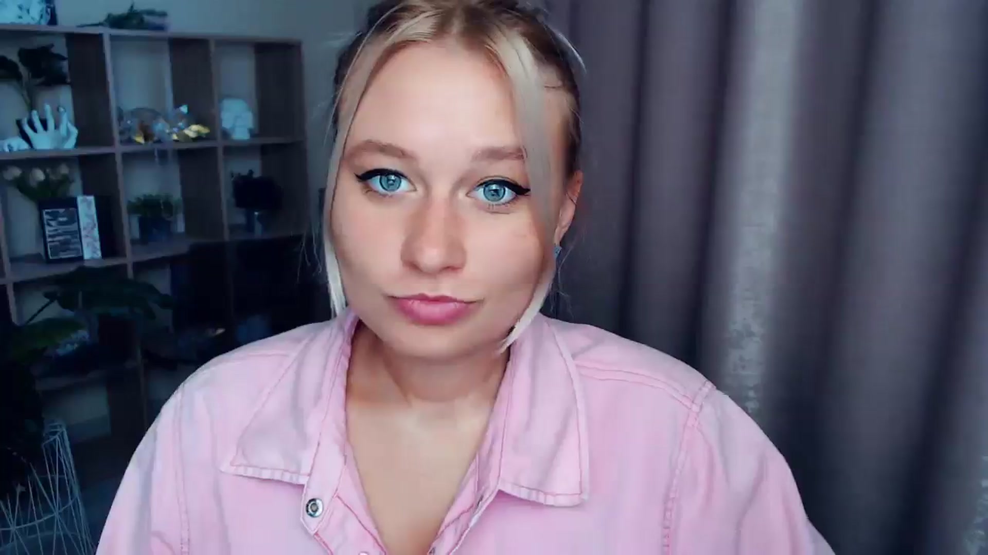 Gallery image thumbnail from Kukla_kolduna's myfreecams stream on, 08/24/2025, 15:36 image 16 of 20