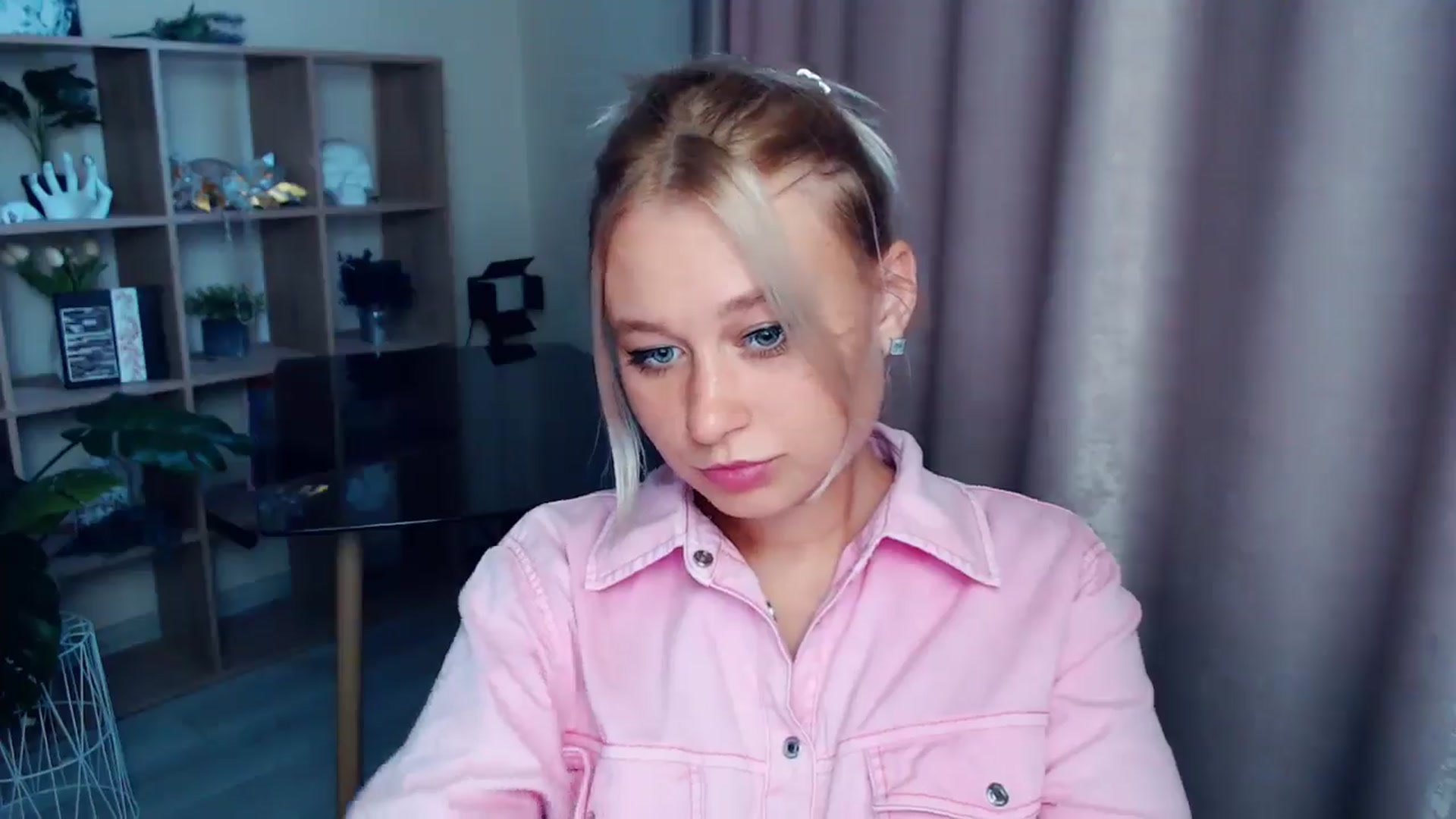 Gallery image thumbnail from Kukla_kolduna's myfreecams stream on, 08/24/2025, 15:36 image 13 of 20
