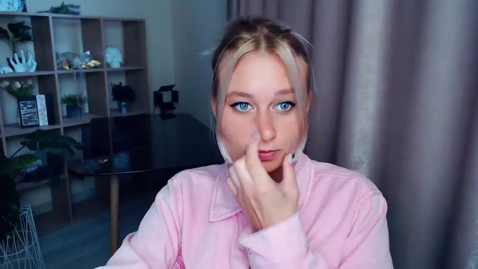 Gallery image thumbnail from Kukla_kolduna's myfreecams stream on, 08/24/2025, 15:36 image 8 of 20