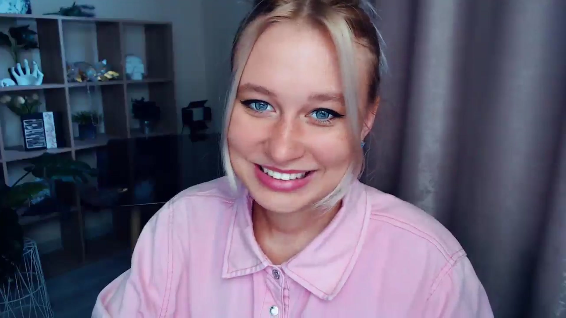 Gallery image thumbnail from Kukla_kolduna's myfreecams stream on, 08/24/2025, 15:36 image 3 of 20