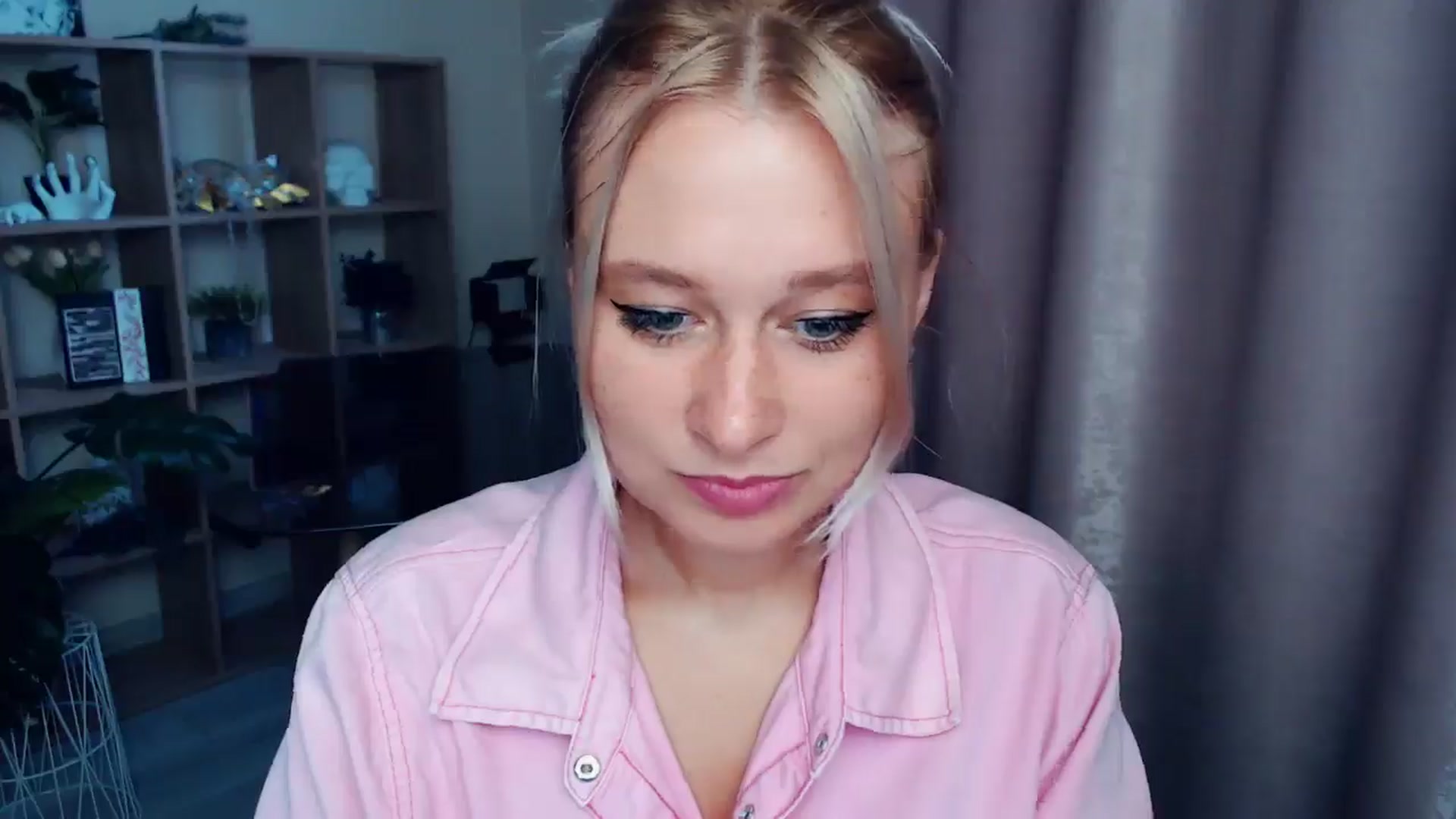 Gallery image thumbnail from Kukla_kolduna's myfreecams stream on, 08/24/2025, 15:36 image 19 of 20