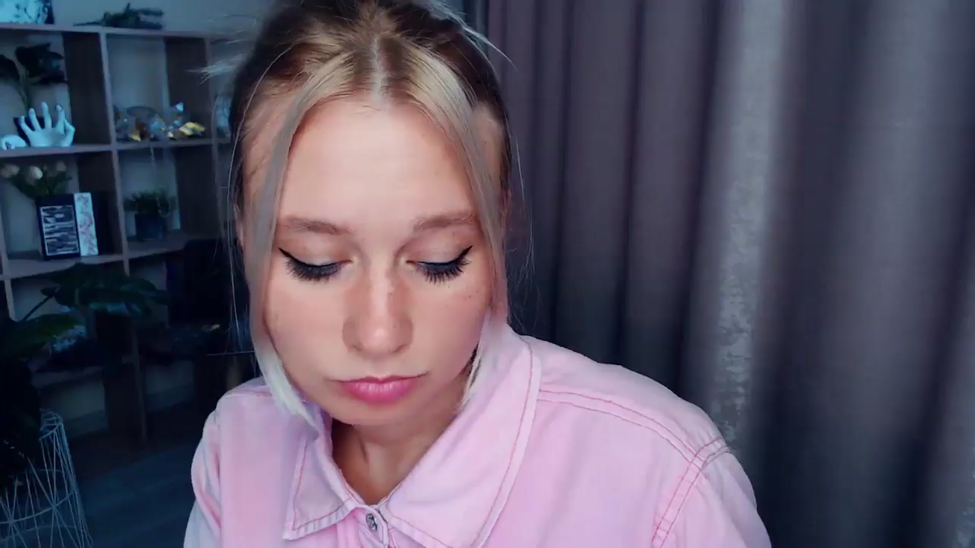 Gallery image thumbnail from Kukla_kolduna's myfreecams stream on, 08/24/2025, 15:36 image 6 of 20