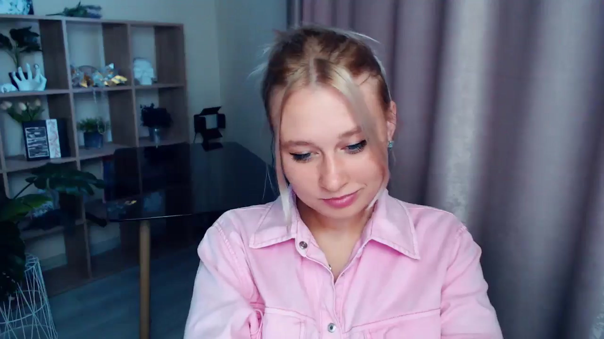 Gallery image thumbnail from Kukla_kolduna's myfreecams stream on, 08/24/2025, 15:36 image 14 of 20