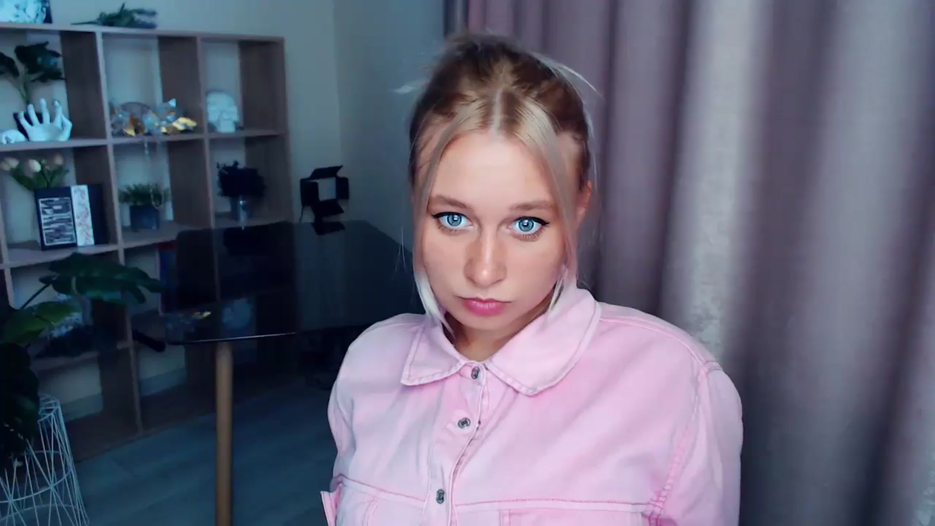 Gallery image thumbnail from Kukla_kolduna's myfreecams stream on, 08/24/2025, 15:36 image 5 of 20