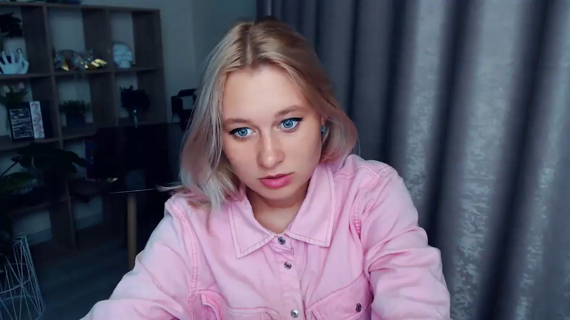 Gallery image thumbnail from Kukla_kolduna's myfreecams stream on, 08/24/2025, 18:02 image 16 of 20