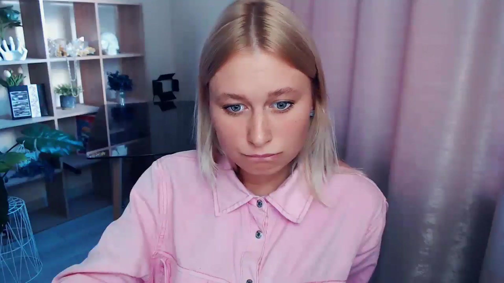 Gallery image thumbnail from Kukla_kolduna's myfreecams stream on, 08/27/2025, 15:53 image 17 of 20