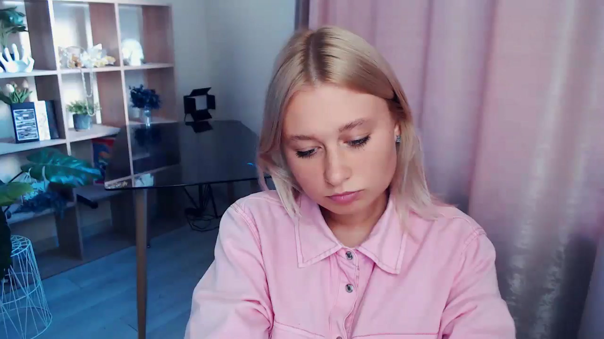 Gallery image thumbnail from Kukla_kolduna's myfreecams stream on, 08/27/2025, 15:53 image 10 of 20