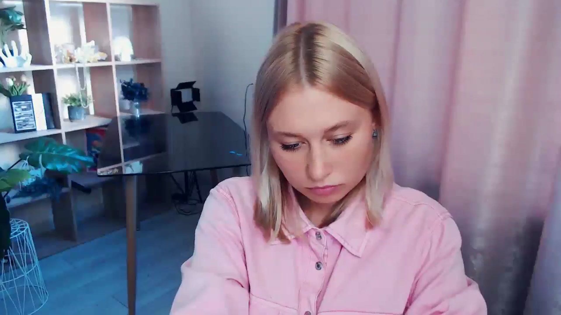 Gallery image thumbnail from Kukla_kolduna's myfreecams stream on, 08/27/2025, 15:53 image 5 of 20