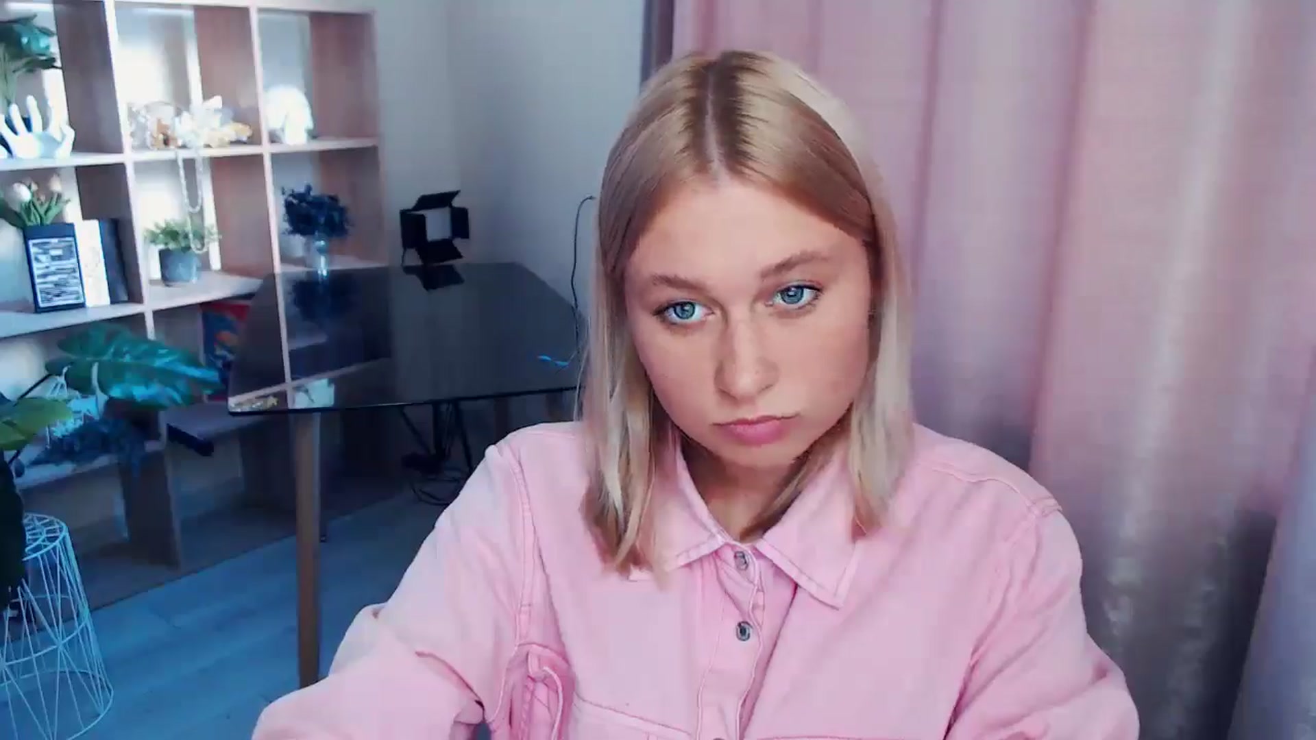 Gallery image thumbnail from Kukla_kolduna's myfreecams stream on, 08/27/2025, 15:53 image 7 of 20