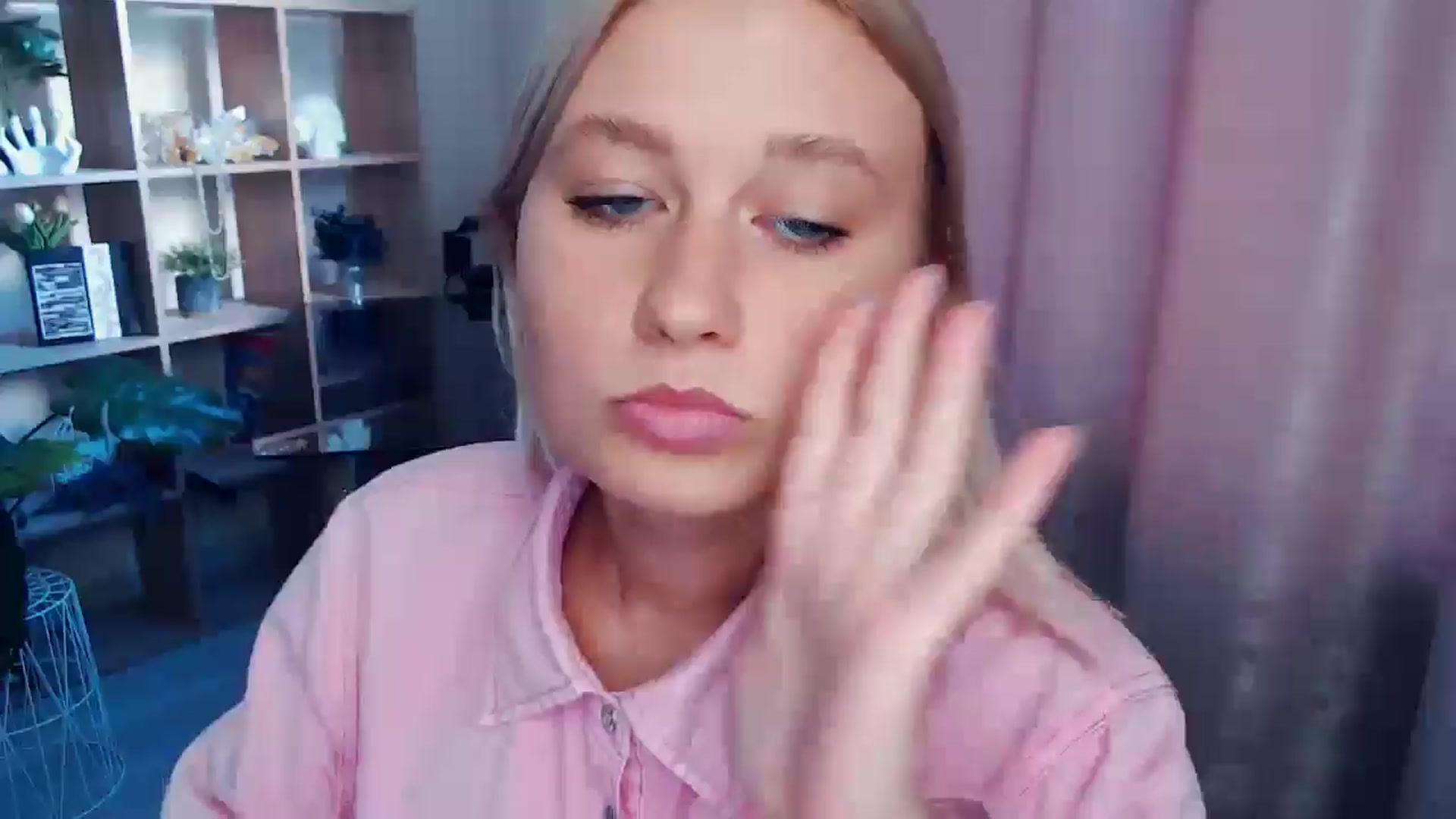 Gallery image thumbnail from Kukla_kolduna's myfreecams stream on, 08/27/2025, 15:53 image 9 of 20