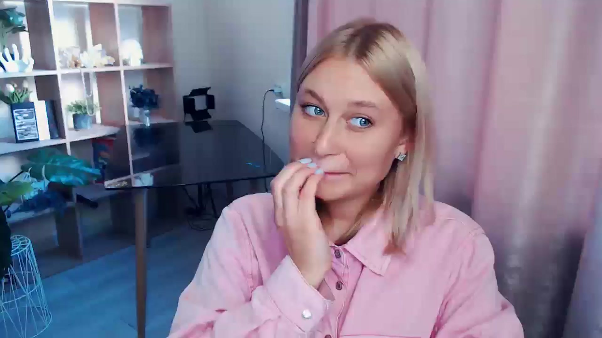 Gallery image thumbnail from Kukla_kolduna's myfreecams stream on, 08/27/2025, 15:53 image 6 of 20