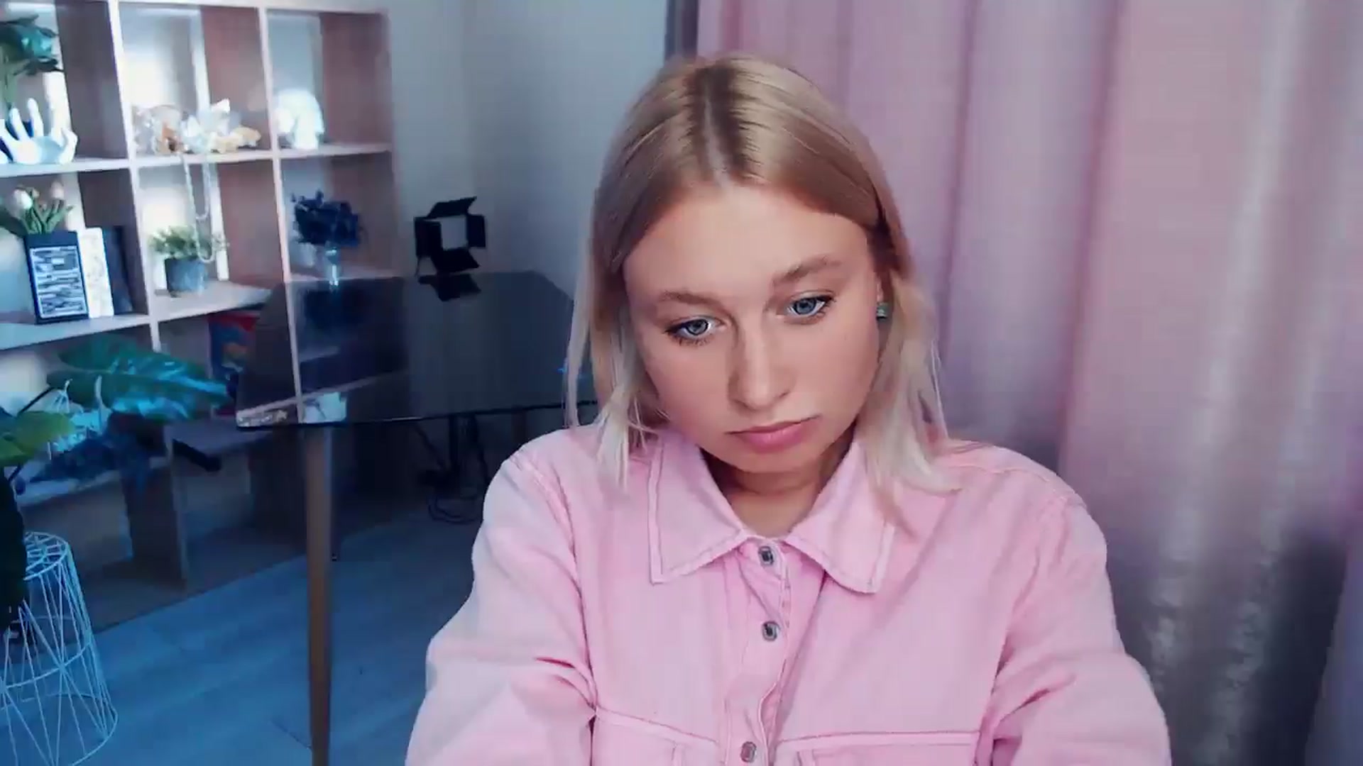 Gallery image thumbnail from Kukla_kolduna's myfreecams stream on, 08/27/2025, 15:53 image 12 of 20