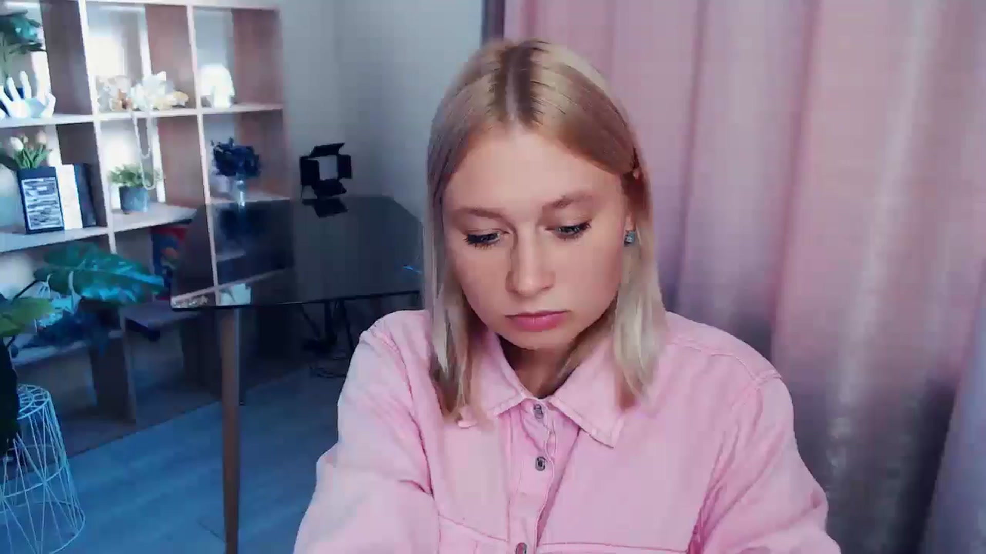 Gallery image thumbnail from Kukla_kolduna's myfreecams stream on, 08/27/2025, 15:53 image 3 of 20