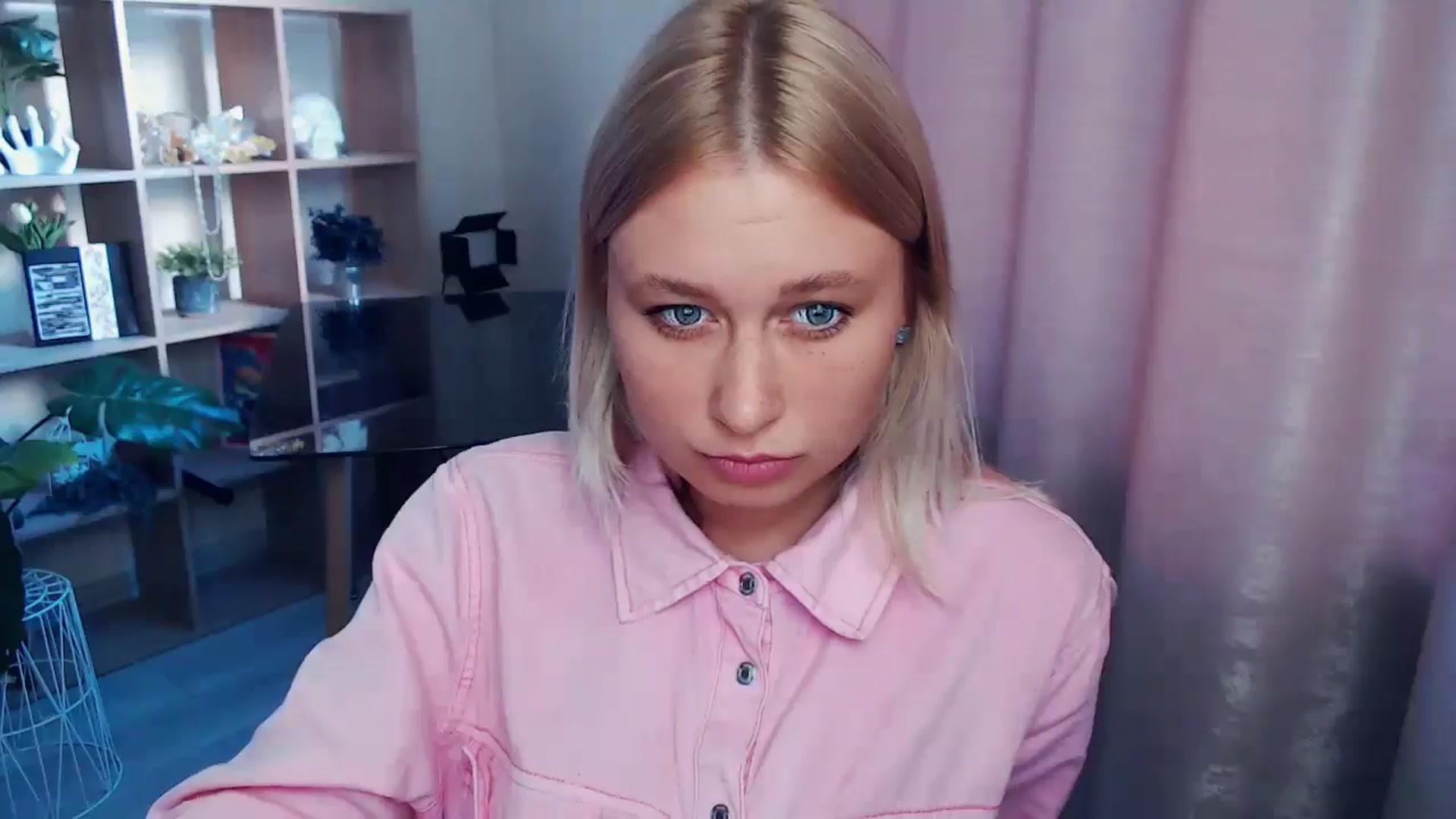 Gallery image thumbnail from Kukla_kolduna's myfreecams stream on, 08/27/2025, 15:53 image 16 of 20